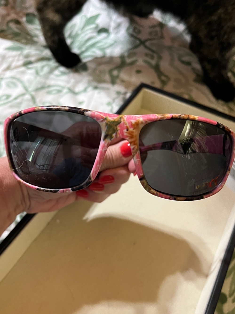 Women's Pink Floral Pattern Sunglasses - Fashionable UV Lenses